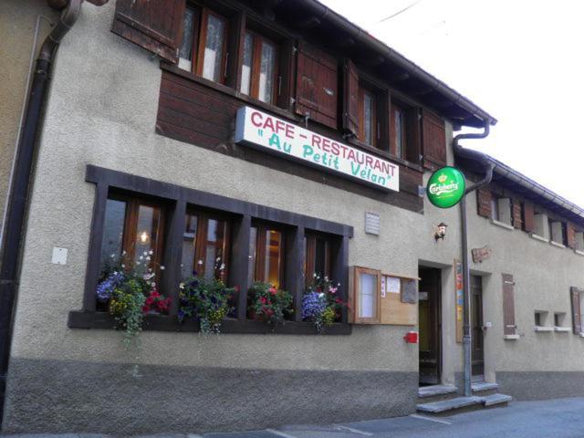 Petit Velan - Coworking & Coliving Hostel Bourg-Saint-Pierre Exterior photo