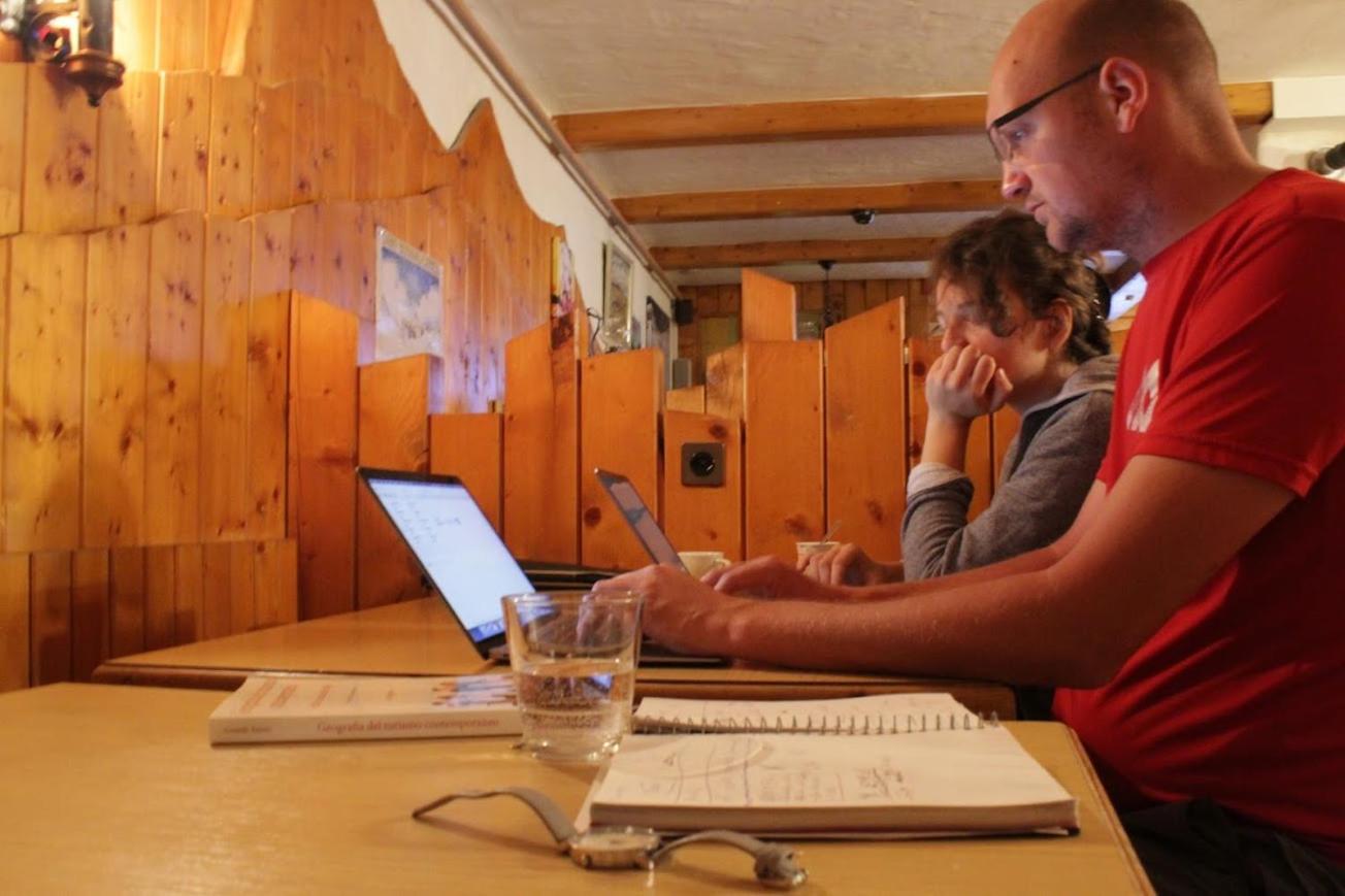 Petit Velan - Coworking & Coliving Hostel Bourg-Saint-Pierre Exterior photo
