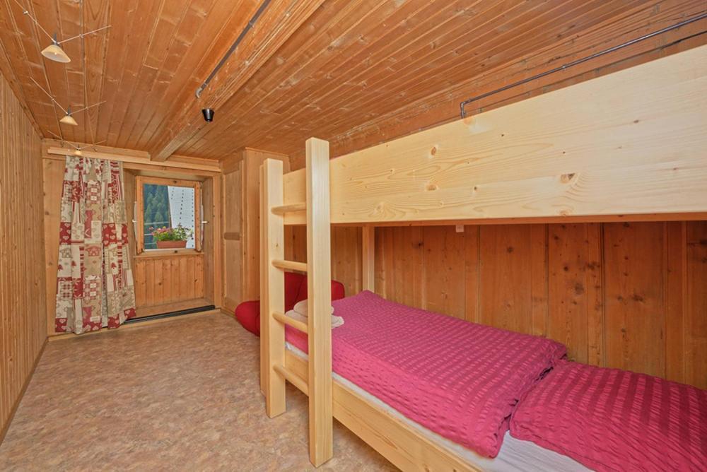 Petit Velan - Coworking & Coliving Hostel Bourg-Saint-Pierre Exterior photo